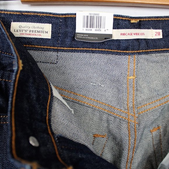 SOLD********************NWT Levi's Rib Cage  Jeans - Picture 11 of 15